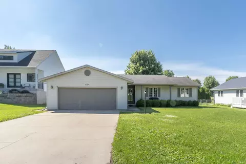 434 Amber Ln, Elk Run Heights, IA 50707
