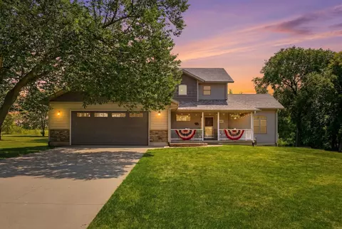 2638 Scenic Ln, Nashua, IA 50658