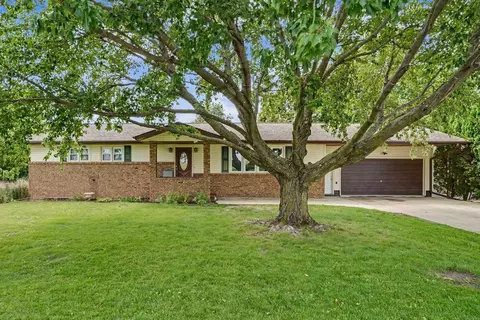 726 8th Ave NE, Oelwein, IA 50662