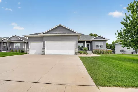 1821 Reese Rd, Cedar Falls, IA 50613