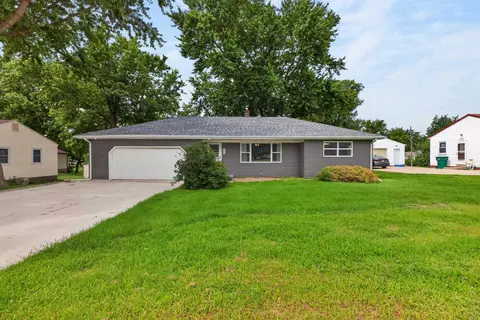 308 Gilbertville Rd, Elk Run Heights, IA 50707