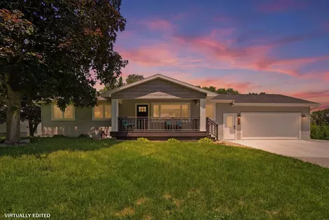 3553 E Shaulis Rd, Waterloo, IA 50702