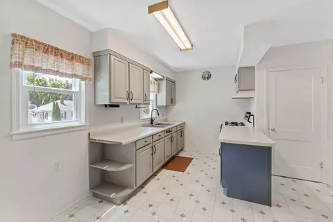 Kitchen - 1445 E Mitchell Ave, Waterloo, IA 50702 photo 1 of 3