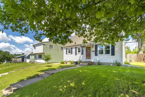 Exterior - 1445 E Mitchell Ave, Waterloo, IA 50702 photo 2 of 10