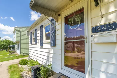 Exterior - 1445 E Mitchell Ave, Waterloo, IA 50702 photo 3 of 10