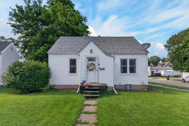 1557 Forest Ave, Waterloo, IA 50702