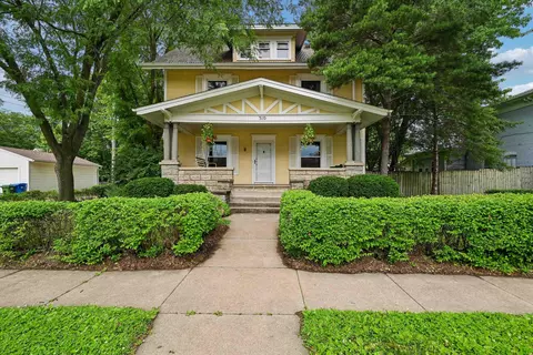 310 SW 5th St, Waverly, IA 50677