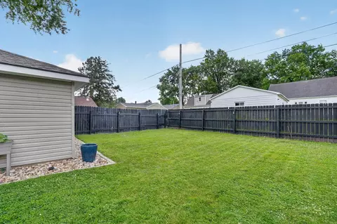 Exterior - 204 Cornwall Ave, Waterloo, IA 50702 photo 4 of 5