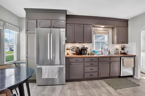 Kitchen - 204 Cornwall Ave, Waterloo, IA 50702 photo 2 of 3