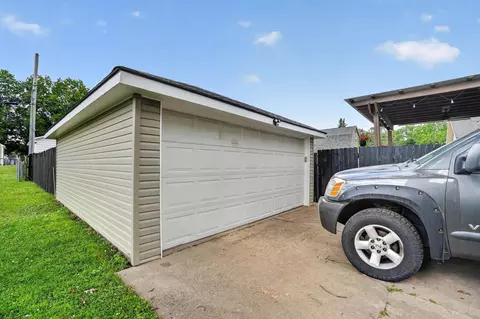 Exterior - 204 Cornwall Ave, Waterloo, IA 50702 photo 5 of 5