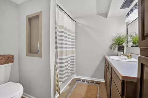 Bath - 204 Cornwall Ave, Waterloo, IA 50702 photo 4 of 4