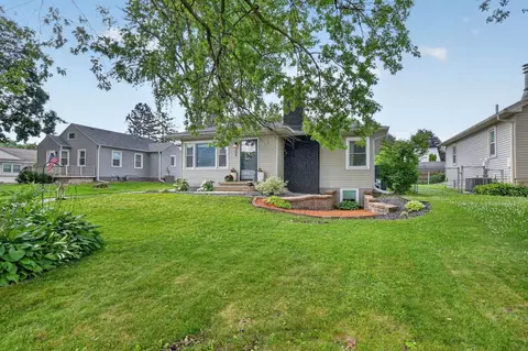 Exterior - 204 Cornwall Ave, Waterloo, IA 50702 photo 3 of 5