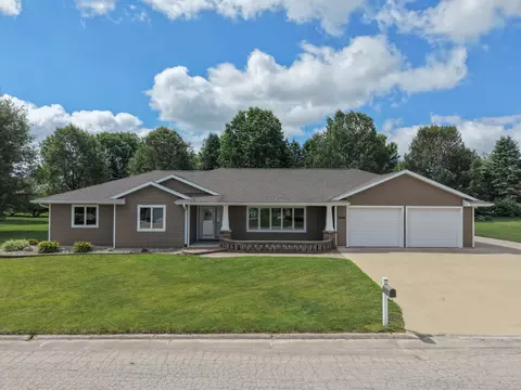 1305 Nash St, Aplington, IA 50604