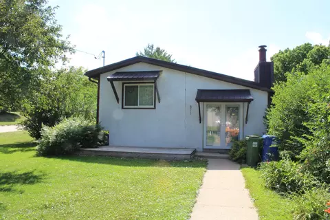 811 Beck St, Charles City, IA 50616