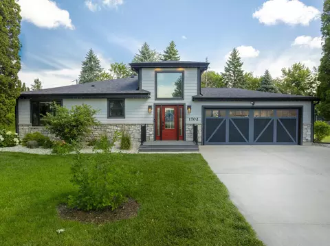 1702 NW 20th St, Waverly, IA 50677