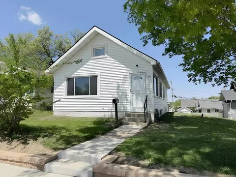 1822 SE Mt Vernon Rd, Cedar Rapids, IA 52403