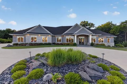 1214 Lakeshore Dr, Cedar Falls, IA 50613