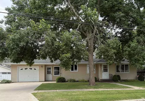803 S Adams St, Wellsburg, IA 50680