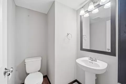 Bath - 1615 Darby Dr, Waterloo, IA 50702 photo 1 of 3