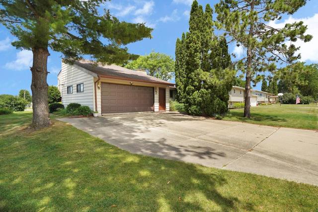 409 S 5th Ave, New Hampton, IA 50659