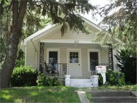 822 W 1 St, Cedar Falls, IA 50613