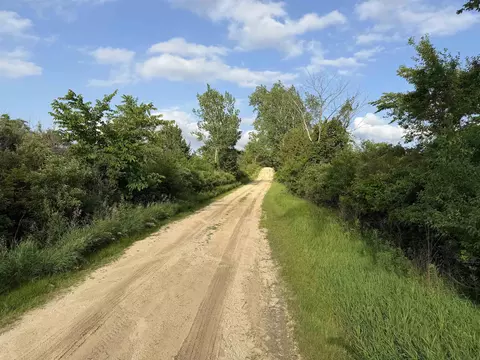 Nnn Canoe Road, Strawberry Point, IA 52076