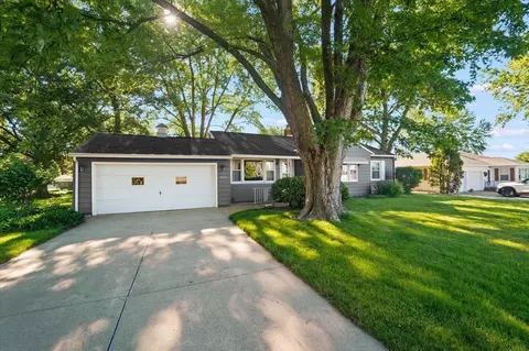 3314 Scenic Dr, Cedar Falls, IA 50613