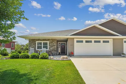 2440 Red Oak Rd, Decorah, IA 52101
