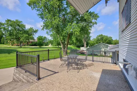 Exterior - 206 S Hackett Rd, Waterloo, IA 50701 photo 5 of 7