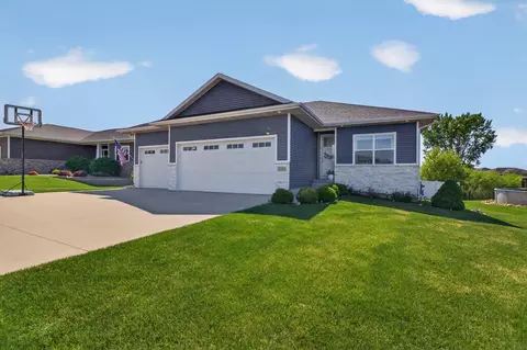 2124 Donald Dr, Cedar Falls, IA 50613