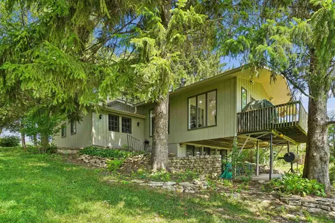 541 N 1st St, Harpers Ferry, IA 52146