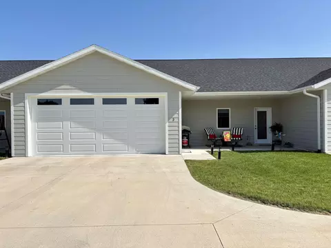 106 Highland Dr #3, Decorah, IA 52101