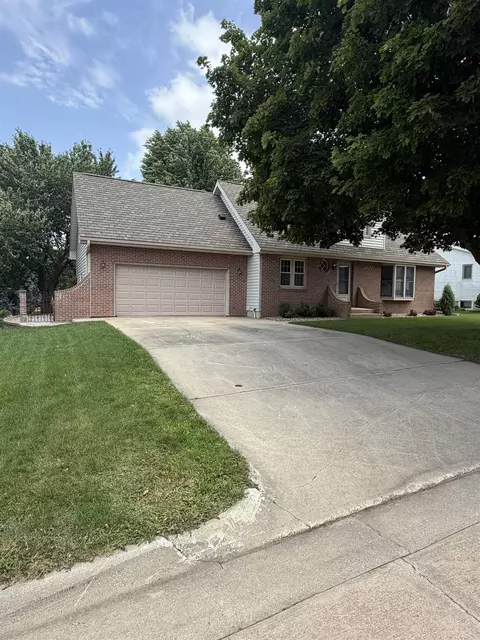 1200 NE 5th St, Independence, IA 50644
