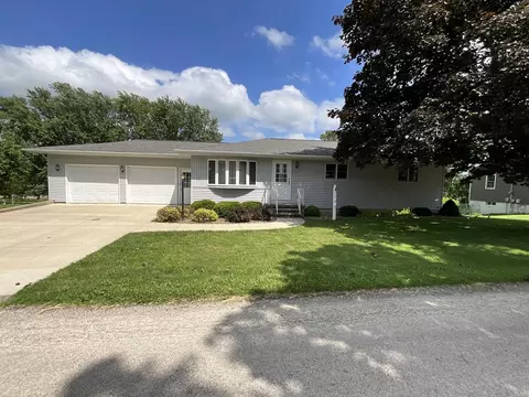 103 SE 4th St, West Union, IA 52175
