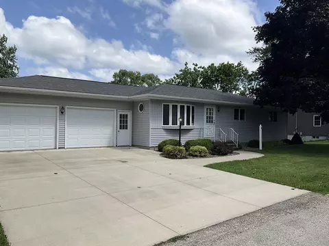 103 SE 4th St, West Union, IA 52175