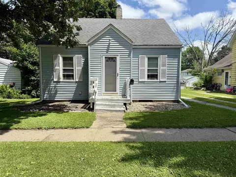 610 Broad St, Reinbeck, IA 50669