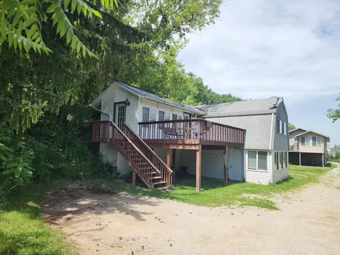 420 Lansing Harpers Rd, Lansing, IA 52151