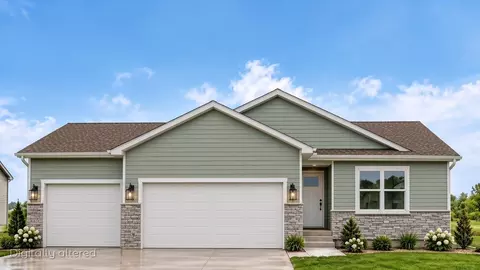 3927 Broomfield Dr, Cedar Falls, IA 50613