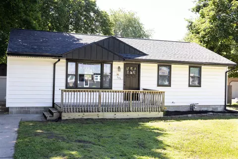 205 Marie Ave, Elk Run Heights, IA 50707