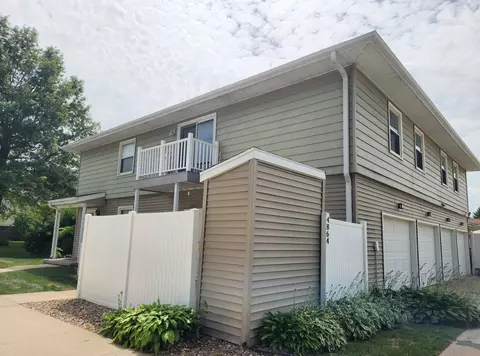 4864 Harmony Pl, Waterloo, IA 50701