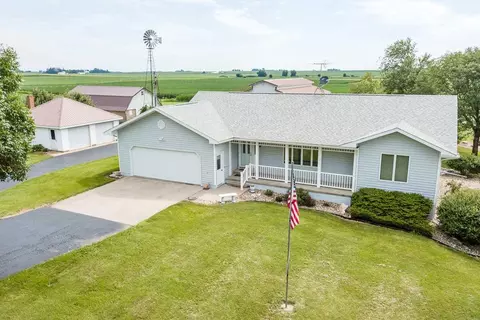 15802 N Ave, Holland, IA 50642
