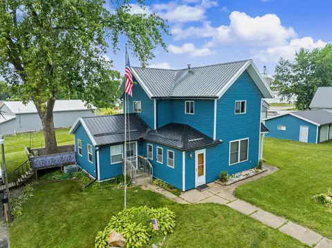 14 Greene St, Walker, IA 52352