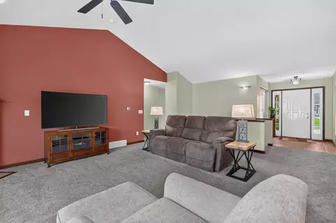2803 Pendleton Dr, Cedar Falls, IA 50613 photo 4