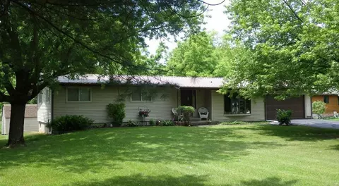 18649 166th Avenue Ave, Manchester, IA 52057