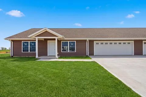 1302 Joes Cir, Manchester, IA 52057