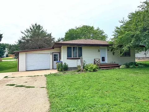 250 Oak Dr, Postville, IA 52162