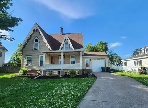 403 W Main St, Waukon, IA 52172
