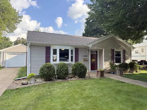 1309 SW 2nd St, Waverly, IA 50677
