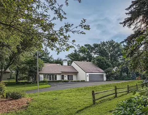 804 Walden Ln, Grundy Center, IA 50638
