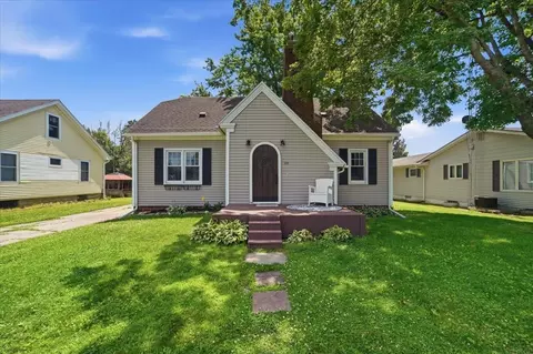 221 W Maple St, Hubbard, IA 50122